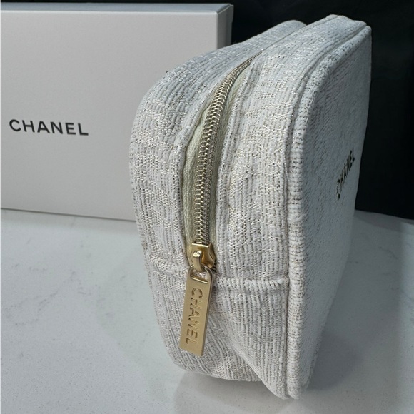 NEW Auth Chanel ✨ Tweed Ivory Makeup Pouch with Box - Picture 3 of 5